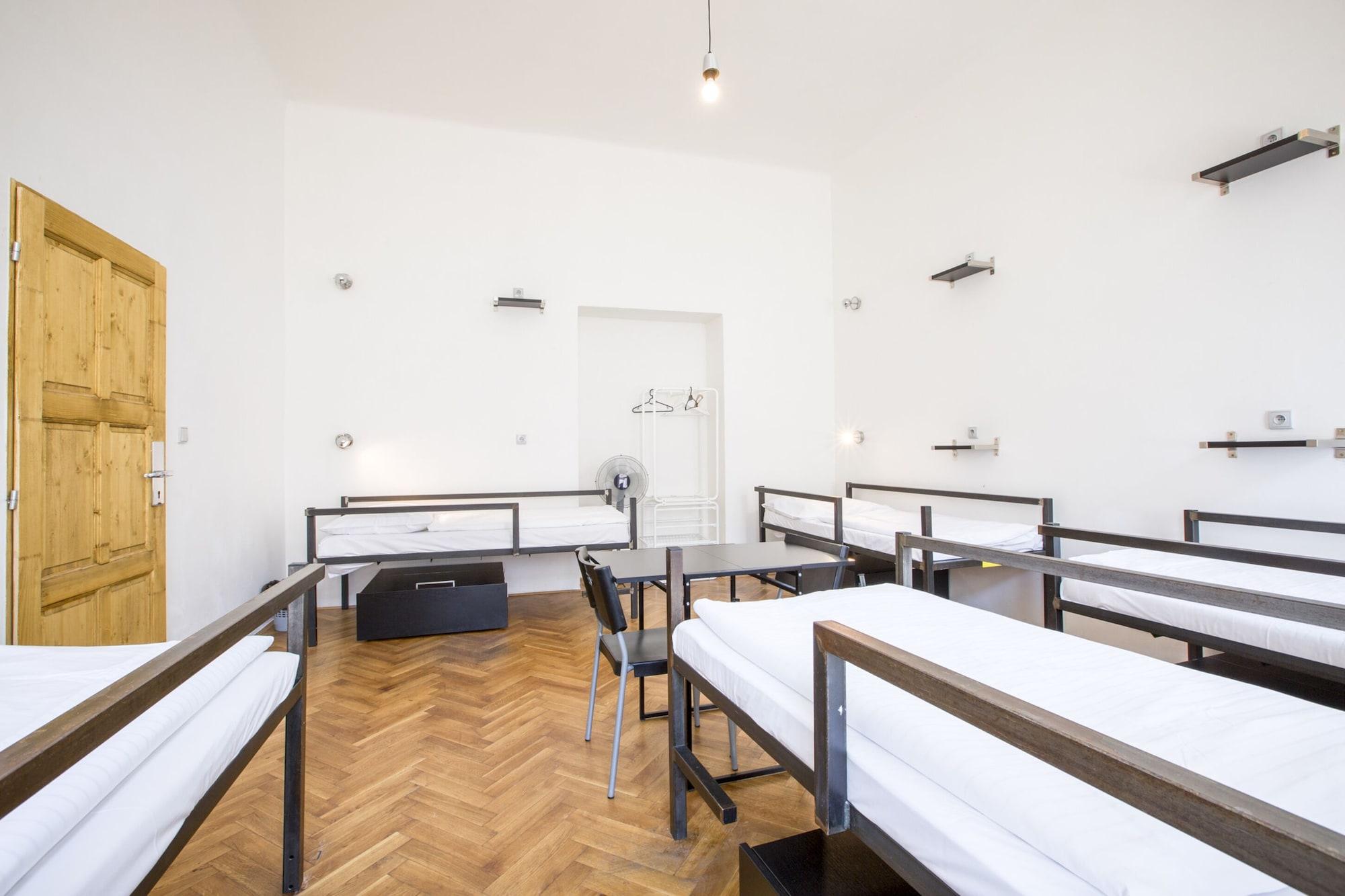 Sophie'S Hostel Praha Bagian luar foto