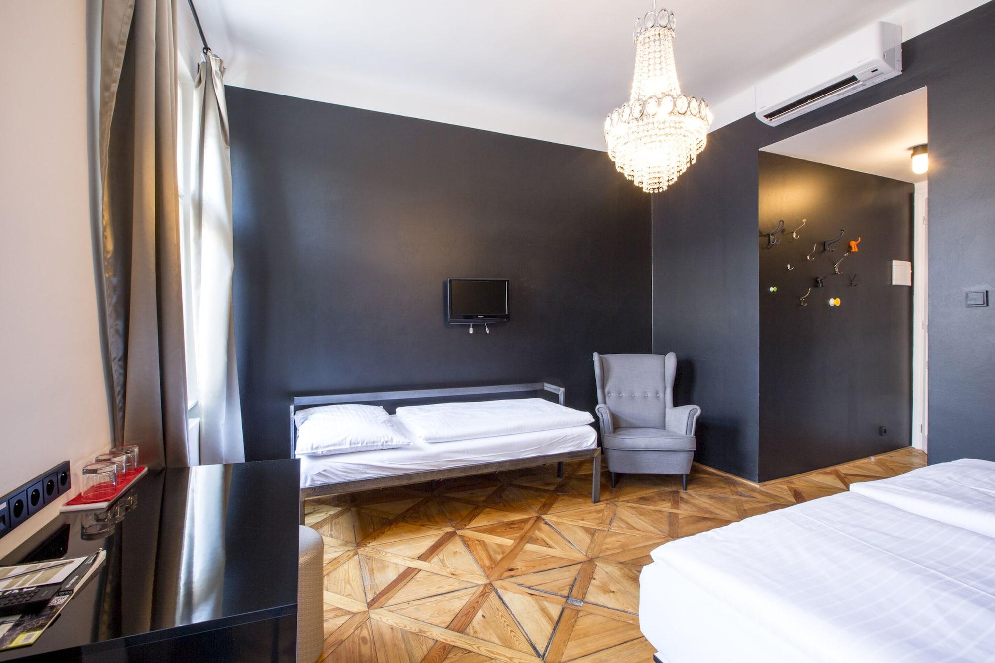 Sophie'S Hostel Praha Bagian luar foto