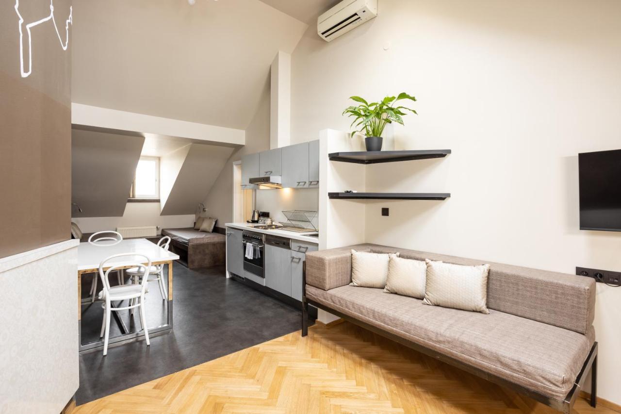 Sophie'S Hostel Praha Bagian luar foto