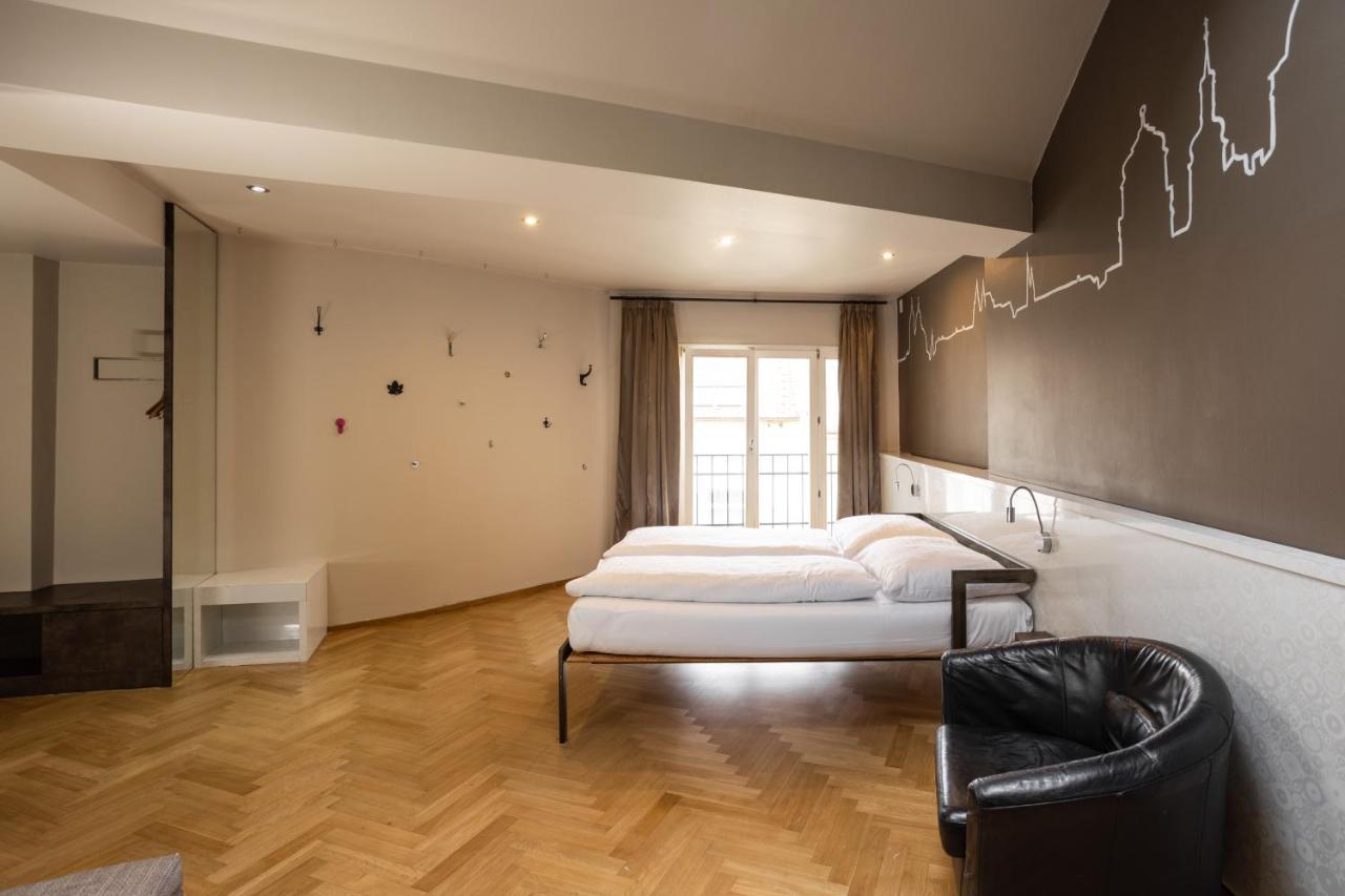 Sophie'S Hostel Praha Bagian luar foto