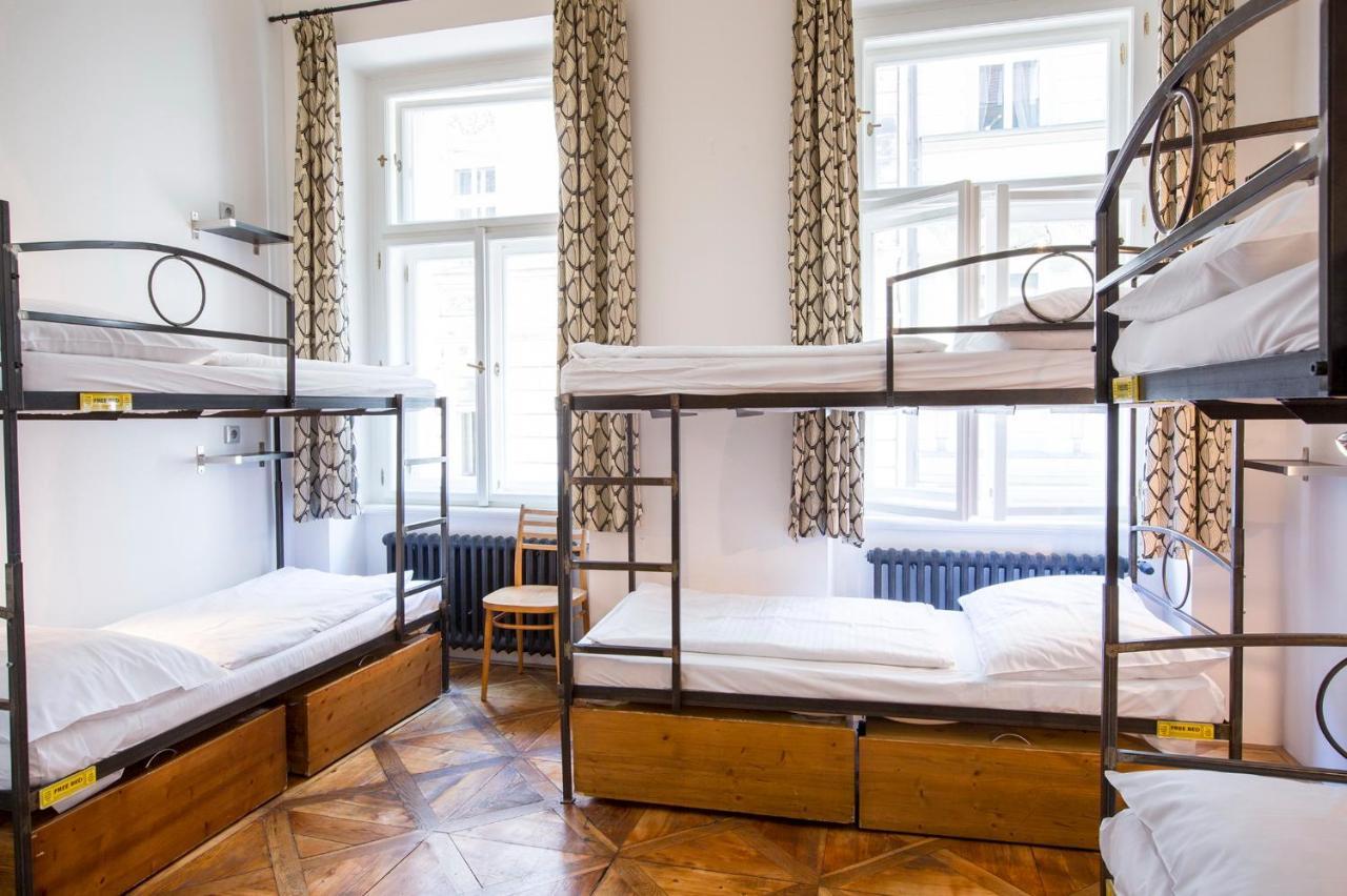 Sophie'S Hostel Praha Bagian luar foto